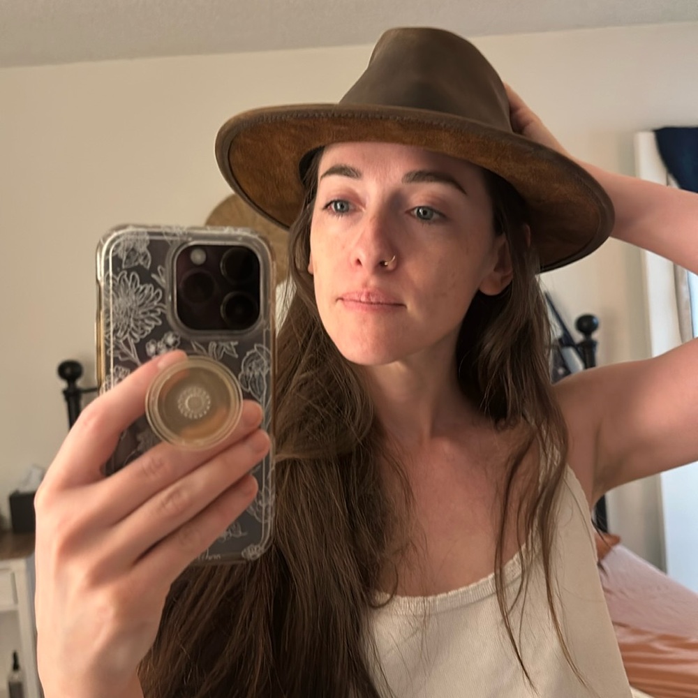 Leather hat, fedora style. SOLD OUT cannot find anywhere - Picture 2 of 3